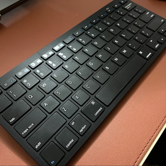Anker Mac Bluetooth Wireless Keyboard - Picture 1 of 3